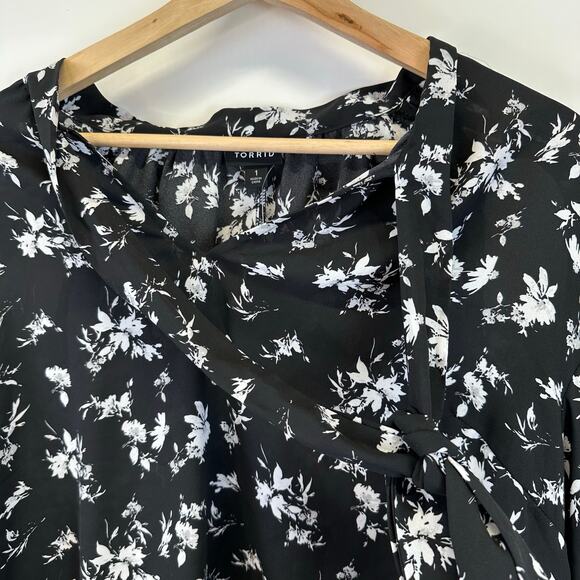 Torrid Georgette Tie Front Cold Shoulder Black Floral Blouse Womens Plus 1 - Picture 3 of 13